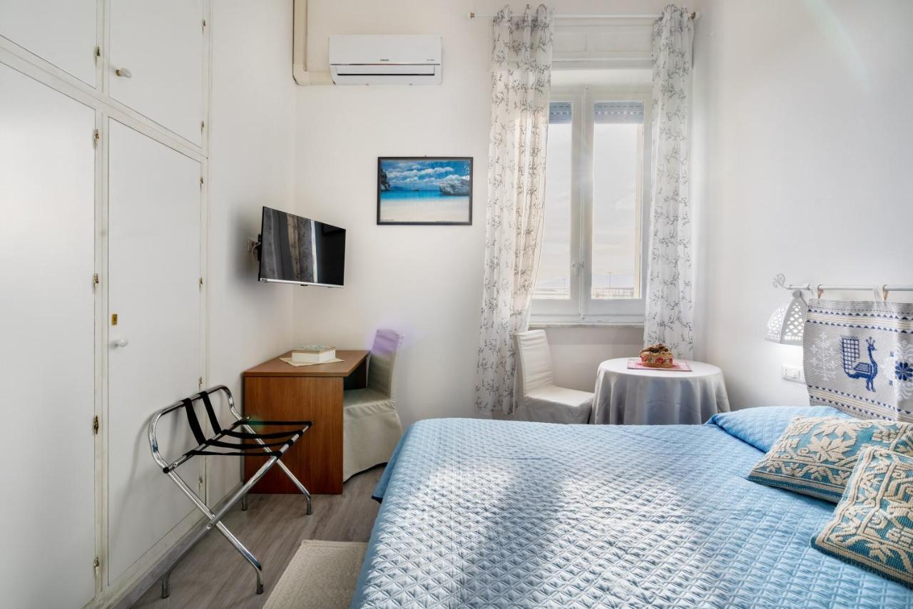 Cagliari Central Rooms With Port View Екстер'єр фото